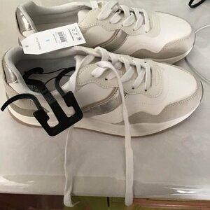 Time and Tru white sneakers size 8